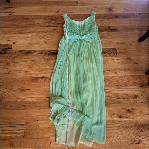 Green Retro Formal Dress - Picture 9 of 10